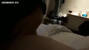 Ayah Bikin Ayang Gigit Bantal