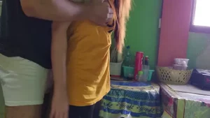 Pantat Ceweknya Bohay Suruh Nungging Ceweknya Nurut Aja