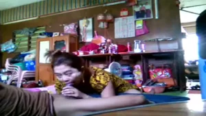 Pasutri Bercumbu Di Ruang Tengah Sepi