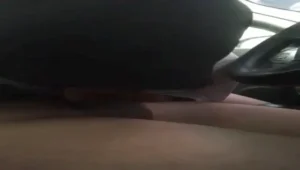 Cewek Bugis Pelajar Nyepong Didalam Mobil 3